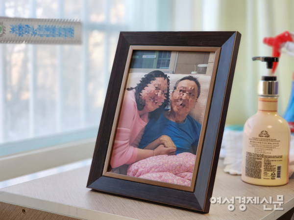 한 요양원에 놓여있는 사진 /김현우 기자