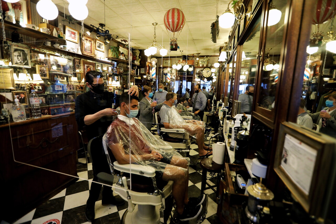 금리가 오르자 미국인의 지갑이 닫히기 시작했다. 미국의 미용실 /로이터=연합뉴스