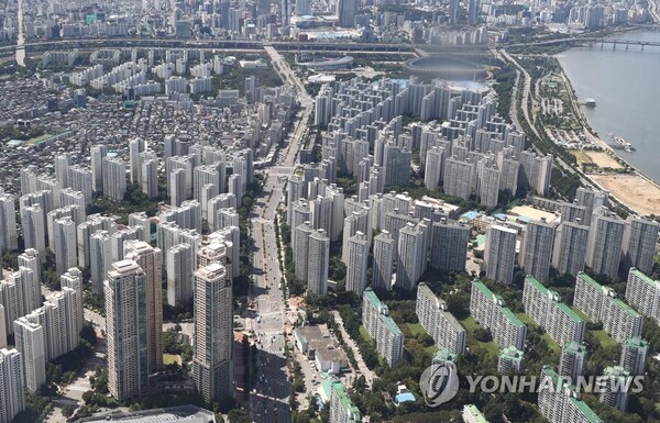 서울 송파구 롯데월드타워 서울스카이에서 바라본 아파트 단지 /연합뉴스