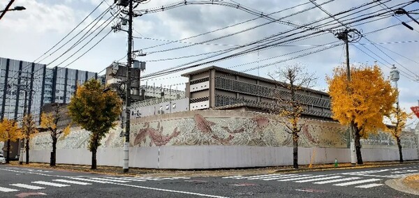 이리노 타다요시(入野忠芳) 작품. 200m에 달하는 두루마리 그림 같은 벽화다. 에도시대의 풍경을 5년에 걸쳐 완성했다고 한다. /사진=양은심