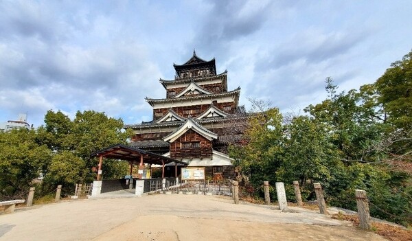 제2차 세계대전 당시 이곳에 군 사령부가 있었다고 한다. 원폭으로 파괴된 것을 재현한 성이다. 이곳 또한 전쟁은 다시 일어나서는 안 된다는 상징물로 인식되기를 바라본다. /사진=양은심