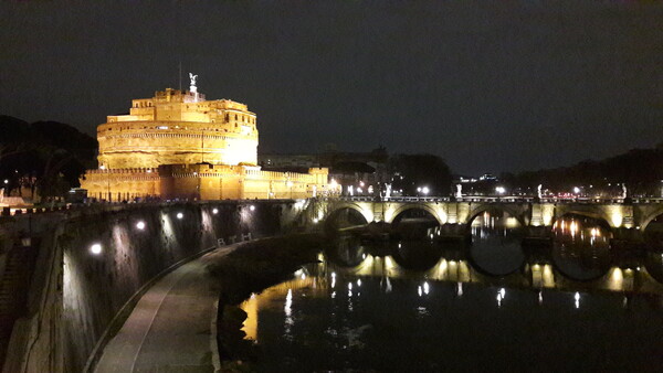 토스카가 절망감으로 인해 몸을 던진 '산탄젤로 성' 야경 /사진=한형철