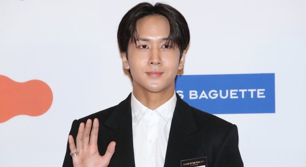 가수 라비가 지난 2020년 12월 12일 오후 서울 중구 신라호텔에서 열린 '2020 올해의 브랜드 대상' 시상식에 참석해 포즈를 취하고 있다. /연합뉴스