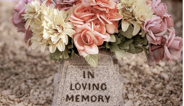 묘의 모습은 다 다르지만 찾는 사람들의 마음은 다 같을 것이다. /사진=Sandy Millar on unsplash