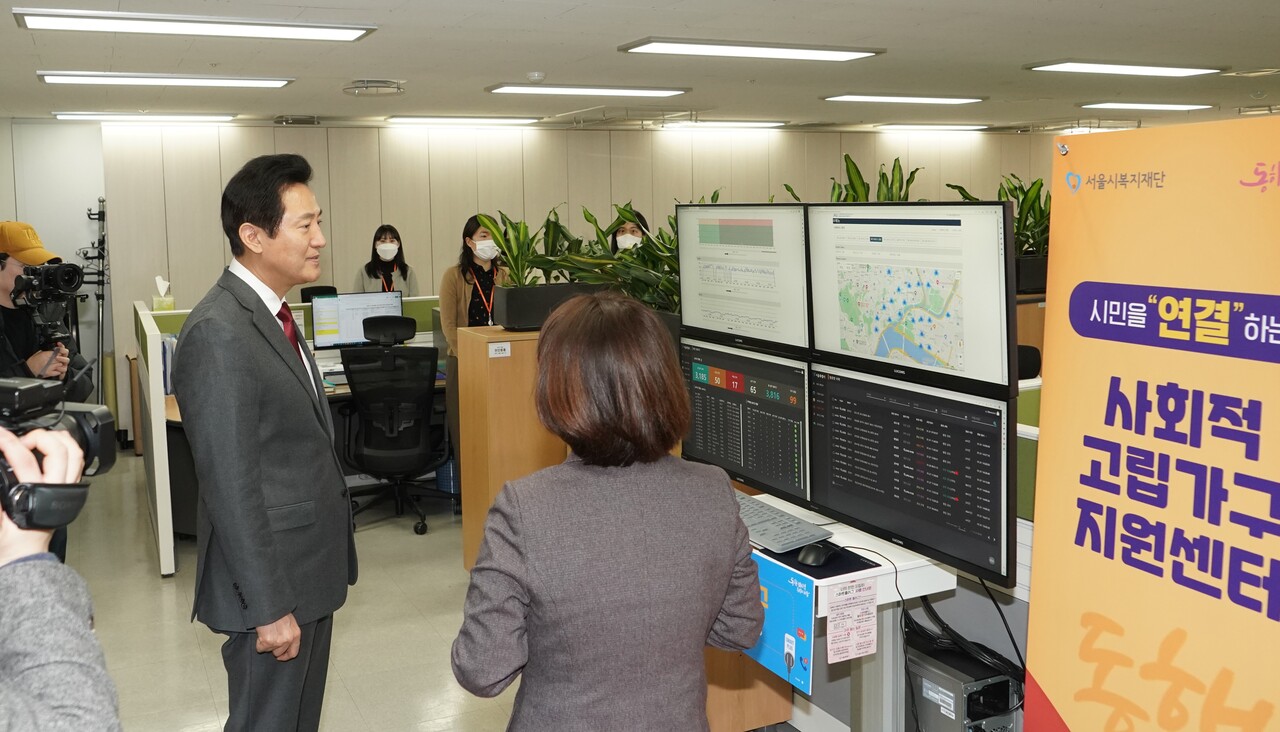 오세훈 서울시장이 31일 서울시 마포구 아현동 서울복지재단 본사를 방문한 자리에서 주요 투자·출연기관으로부터 업무보고를 받고 있다. /서울시