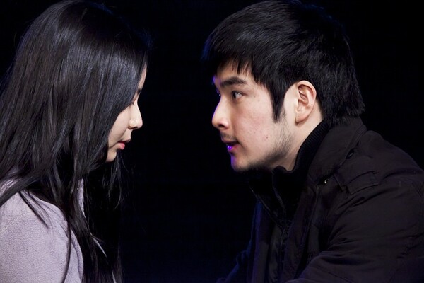 여자를 독기 서린 시선으로 바라보며 상대방을 제압하는 이 남자. 미선이는 이 남자처럼 마님을 향해 거친 말을 망설임 없이 쏟아냈다. /픽사베이