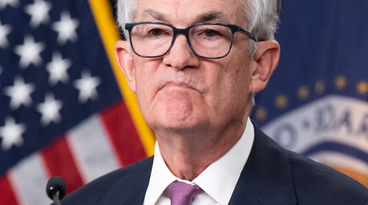 1일(현지 시각) 미국 중앙은행인 연방준비제도(연준)가 기준금리를 종전의 연 4.25~4.5%에서 4.5~4.75%로 25bp(1bp=0.01%포인트) 인상했다. 이날 제롬 파월 연준 의장(사진)의 매파적 발언에도 미국 증시가 일제히 상승세를 보였다. /AFP=연합뉴스