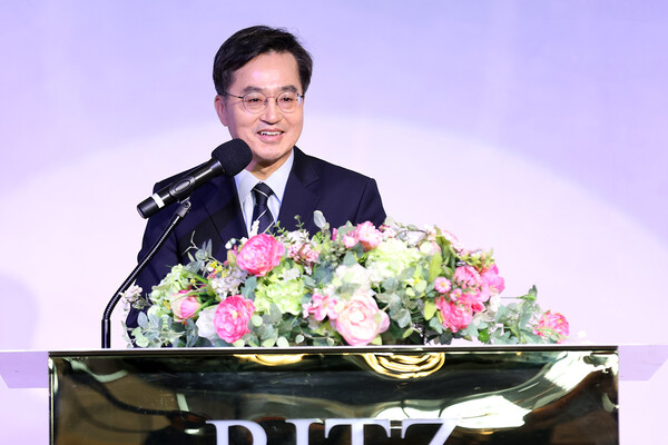 2일 오전 호텔리츠 컨벤션홀에서 열린 2023년 경기여성지도자 신년인사회에서 김동연 경기도지사가 인사말을 하고 있다. /경기도청