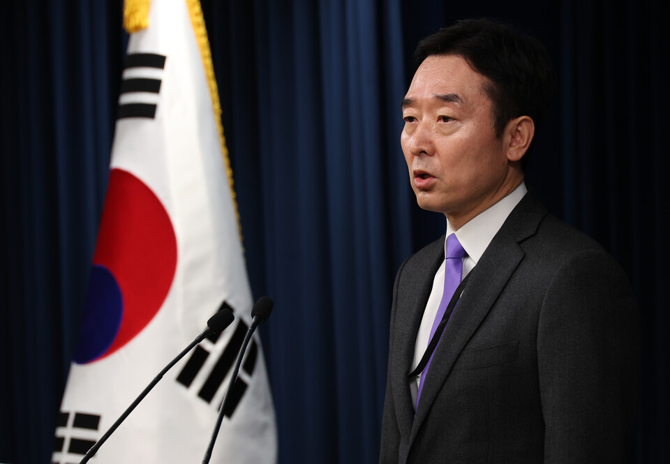 대통령실 신임 대변인에 임명된 이도운 전 문화일보 논설위원이 5일 오후 서울 용산 대통령실 청사에서 소감을 밝히고 있다. /연합뉴스