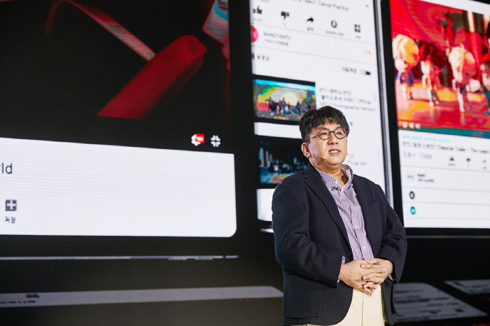 방시혁 하이브 의장이 이수만 SM엔터테인먼트 총괄프로듀서의 백기사로 나서면서 SM 쟁탈전이 새국면을 맞았다. /하이브