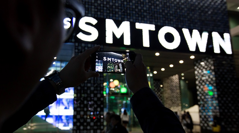 국민연금과 KB자산운용이 그간의 성향대로 의결권을 행사할 경우 이수만 총괄프로듀서와 하이브 동맹의 승리를 장담할 수 없게 됐다. /SM엔터테인먼트 