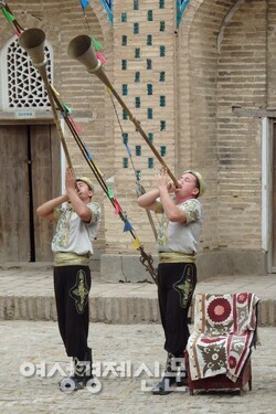 히바는 건물만 남은 도시가 아니라 실제로 사람이 산다. 살아있는 마지막 오아시스 도시다. /사진=박재희