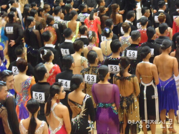 댄스스포츠는 90년대 들어서야 우리나라에 대중화되었다. /사진=강신영