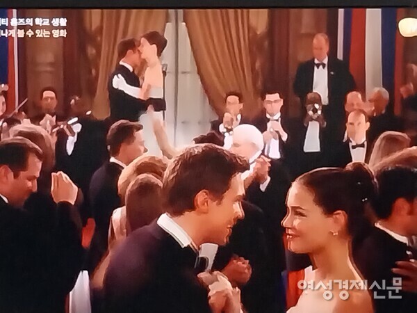 댄스스포츠와 사교댄스는 다른 춤이다/사진 영화 대통령의 딸의 한 장면=강신영