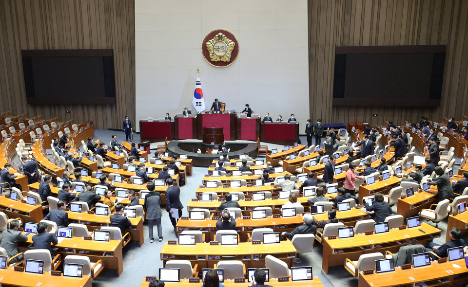 김진표 국회의장이 2월 8일 오후 국회 본회의장에서 이상민 행정안전부 장관의 탄핵소추안 통과를 선포하고 있다. /연합뉴스