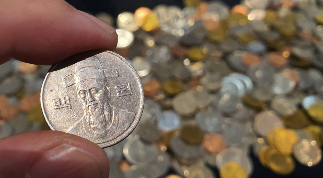 100원짜리 동전에 새겨진 이순신 장군 영정 /연합뉴스