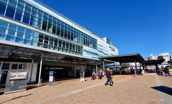 역 앞에 족욕탕이 있다. 돌아오는 날, 고장 중인 걸 모르고 발을 담갔다가 낭패를 봤다. 온천물이 흐르지 않을 때는 고장 난 것이란다. 김이 올라오고 있어도 따뜻하지 않은 게 신기했다. /사진=양은심