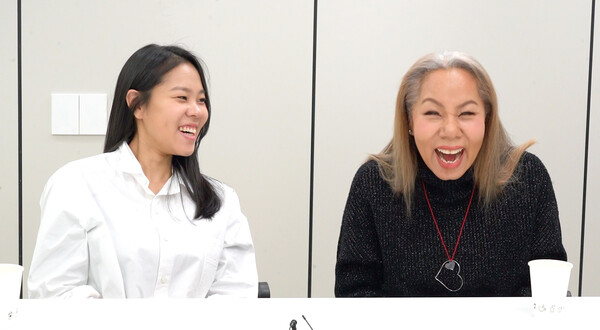 가수 인순이 씨(오른쪽)와 딸 박세곤 씨가 2일 서울 중구에 위치한 한국인터넷신문협회 사무실에서 본지와 인터뷰하고 있다. /장세곤 기자