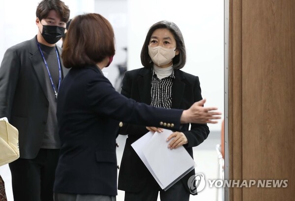 국민의힘 김행 지방선거 공천관리위원회 대변인이 2022년 4월 현안 관련 브리핑을 하기 위해 서울 여의도 국회 소통관에 들어서고 있다. /연합뉴스