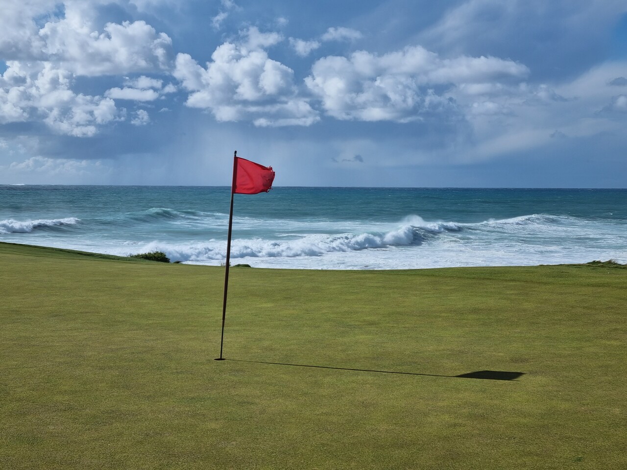 호주 태즈마니아주의 한 섬에 들어선 케이프 위컴 2번홀 그린 /오상준