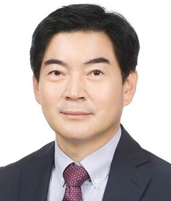 아들의 학교폭력 관련 문제로 국가수사본부장 임명이 취소된 정순신(사진) 변호사도 검찰 출신이다. /연합뉴스