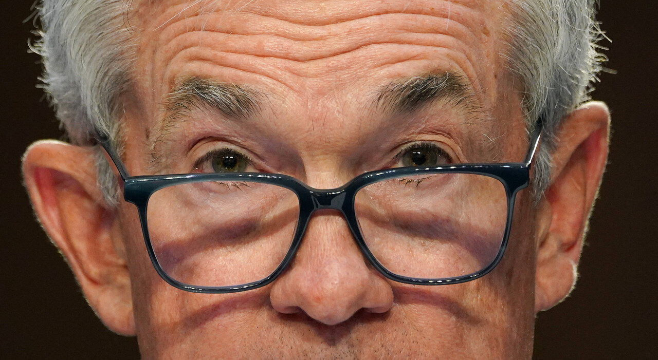 시장은 최근 SVB 사태 등을 고려할 때 3월 연방공개시장위원회(FOMC)에서 연준 위원들이 금리인상 속도를 늦춰야 한다는 의견을 내놓으리라 전망했다. 파월 연준 의장(사진)은 SVB 파산 직전인 7일 미 상원 은행위원회 청문회에서 3월 빅스텝을 시사한 바 있다. /로이터=연합뉴스