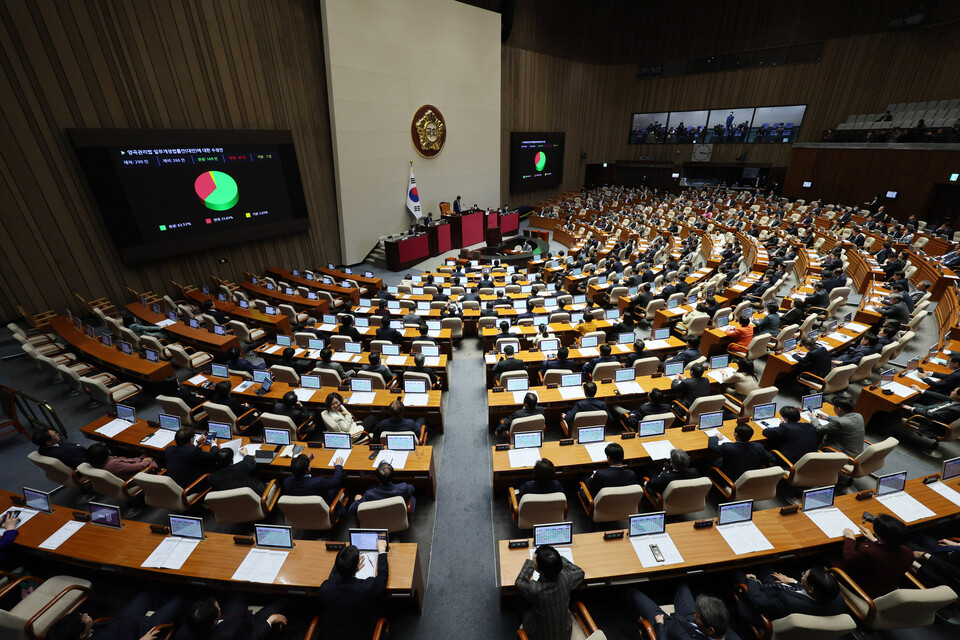 23일 오후 열린 국회 본회의에서 양곡관리법 일부개정법률안(대안)에 대한 수정안이 통과되고 있다. /연합뉴스