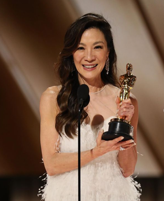 아카데미 여우주연상을 받은 양자경은 어머니의 위대함을 언급하는 수상소감을 전했다. / 사진=양자경 공식 인스타그램(@michelleyeoh_official)