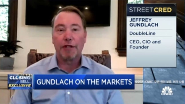 ‘월가 채권왕’ 제프리 건들락 더블라인캐피털 최고경영자(CEO)도 "미 경기 침체가 몇달 안에 시작될 것"이라고 전망했다. /CNBC 보도 장면