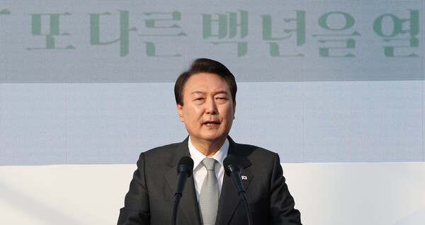 윤석열 대통령이 1일 대구 서문시장 인근에서 열린 '서문시장 100주년 기념식'에서 축사를 하고 있다. /연합뉴스