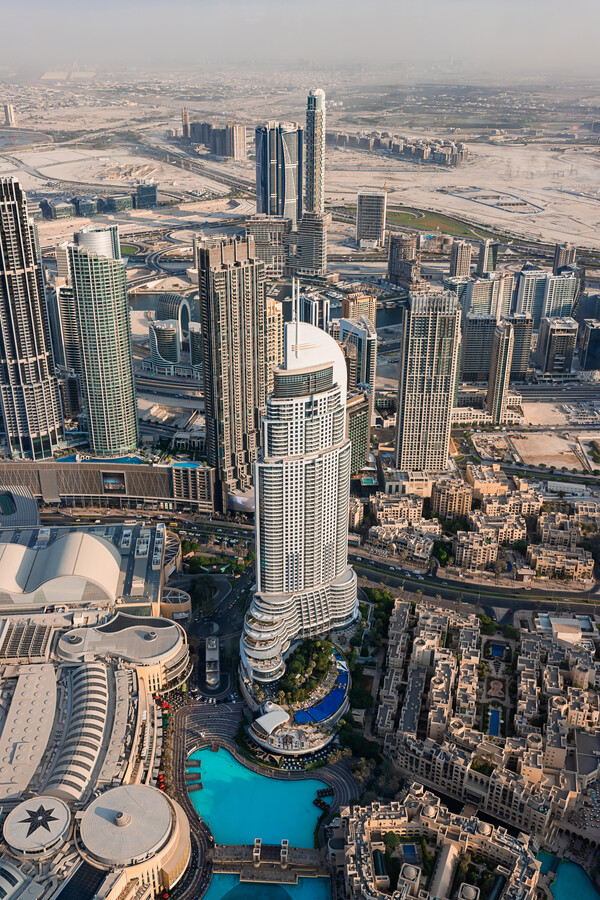 우리가 사는 곳의 저쪽 나라는 어떤 모습일까? 산 너머 남쪽에는 누가 살길래~ 노래를 부르며 두바이 여행을 꿈꾸는 어느 날의 오후. /게티이미지뱅크