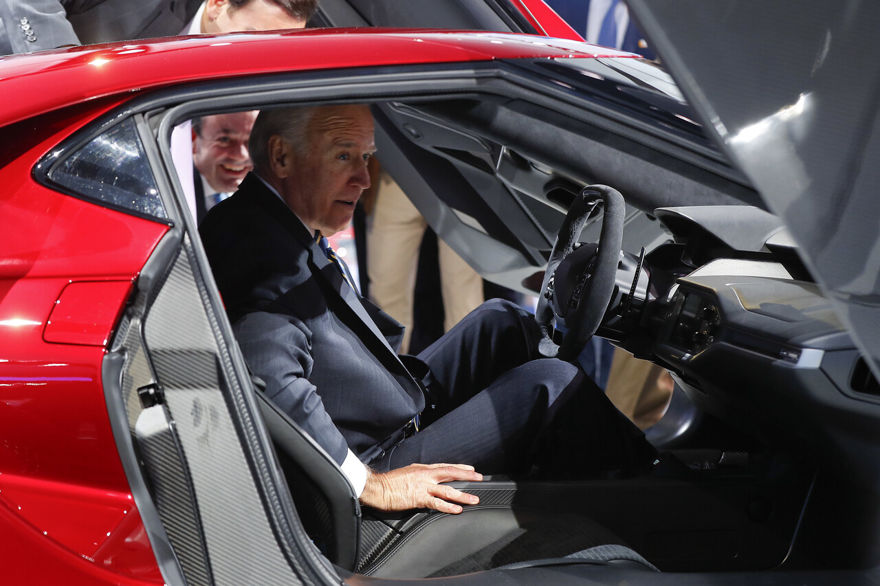 부통령 시절 2017년 미국 디트로이트 모터쇼에 방문한 조 바이든 미국 대통령. /AP=연합뉴스