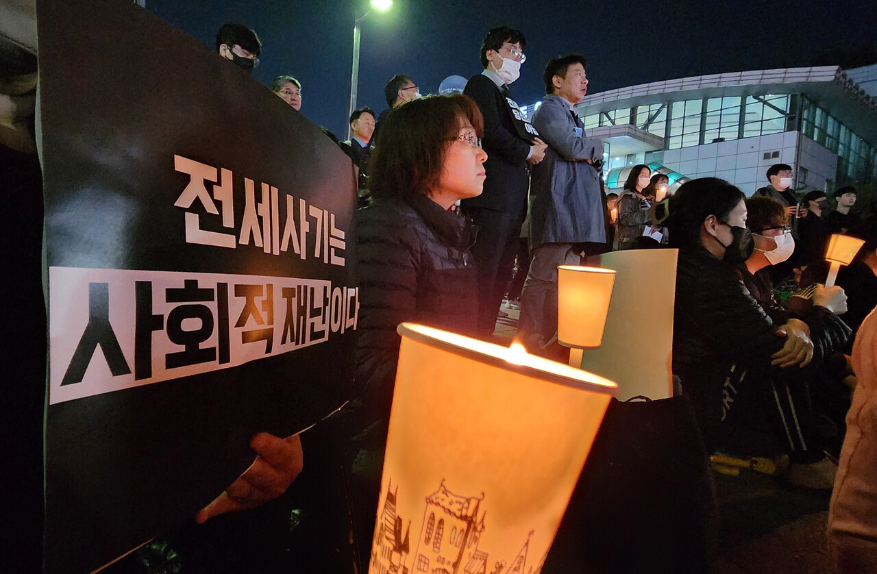 금융감독원이 전세 사기 피해자 보호를 위해 금융권과 함께 거주 주택에 대한 자율적 경매와 매각 유예 조치를 추진한다. /연합뉴스