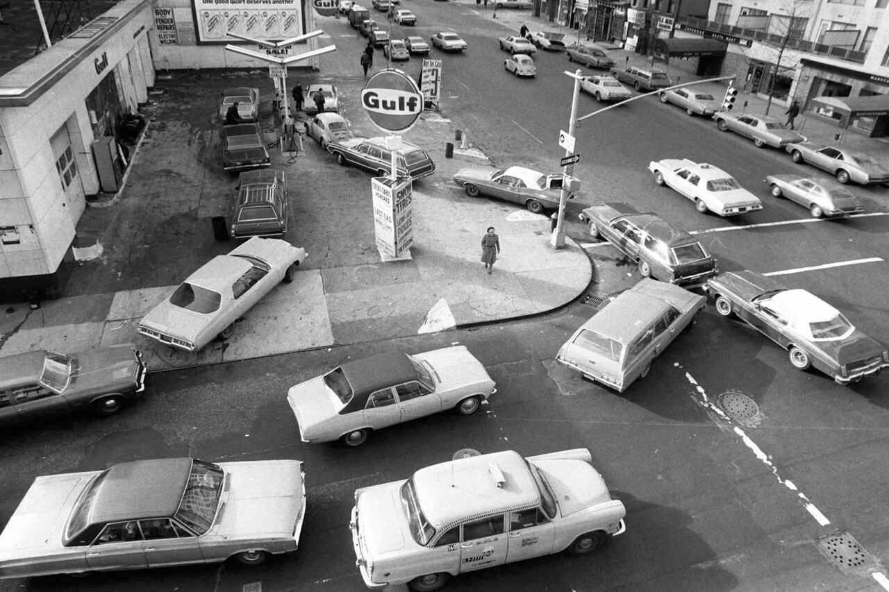 모하메드 엘-엘리언 알리안츠 수석경제자문은 현재 인플레이션을 잡지 못한다면 1970년대 그 누구도 예상하지 못했던 스태그플레이션(고물가+경기침체)이 재현될 수 있다고 전망했다. 사진은 1973년 12월 23일 뉴욕시의 한 주유소. 당시 ‘디스코 시대’라 불리는 젊은이들은 높은 인플레이션, 높은 실업률을 겪어야 했고 누구도 스태그플레이션이 눈앞에 있다고 생각하지 않았다. /AP=연합뉴스