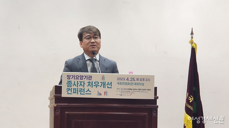 정경민 여성경제신문 대표가 축사를 하고 있다. /김현우 기자