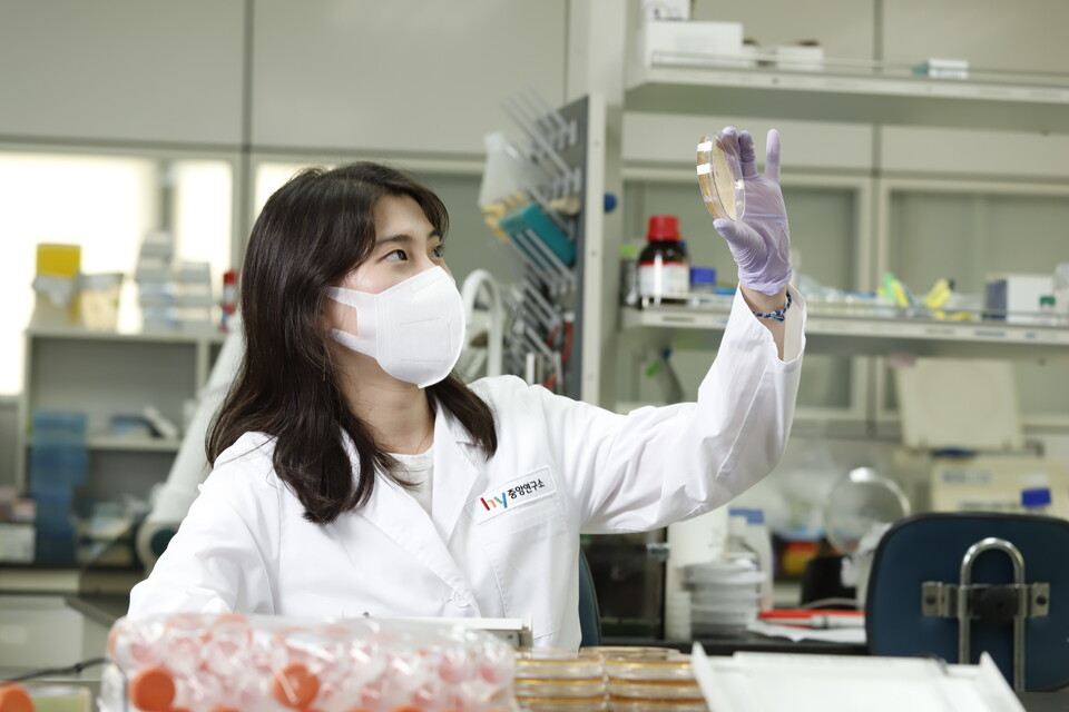 hy의 'HY발효홍삼농축액'이 스트레스로 인한 우울 개선에 효과적이란 연구 결과가 고려인삼학회지에 실렸다. /hy 제공