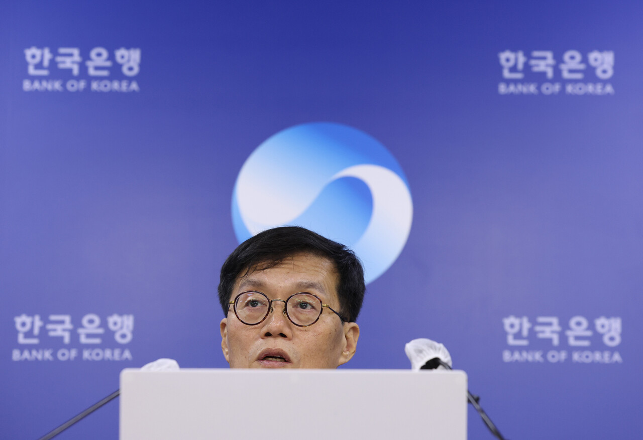 이창용 한국은행 총재 역시 지난 11일 연이은 동결을 알리고 난 이후에도 물가 목표 2%를 또다시 언급했다. /연합뉴스