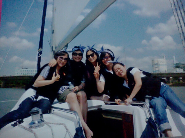 오래전, 시장표 스카프로 단단하고 끈끈하게 연결된 친구와의 우정 /사진=홍미옥