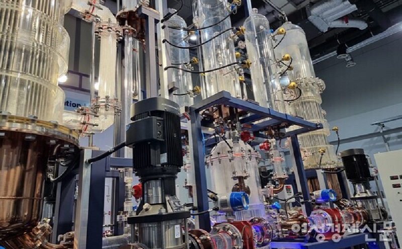 한국형 원자로인 APR1400 모습. 가로 8분의 1, 세로 12분의 1로 축약한 모형이다. /이상헌 기자