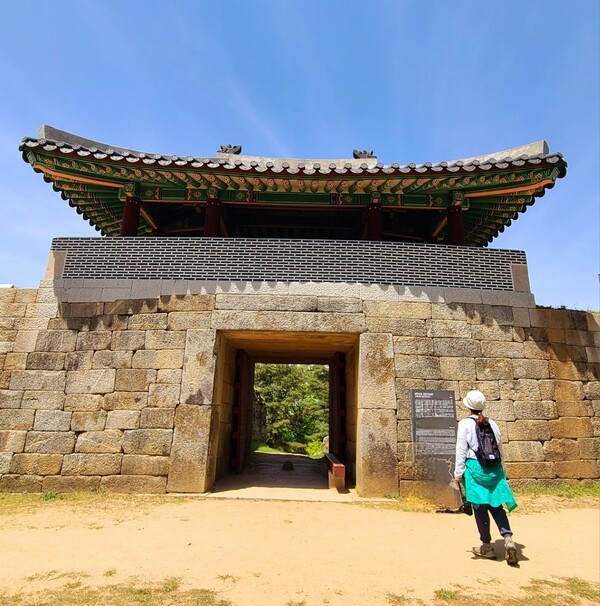 청주 상당산성. 백제시대 토성을 김유신의 셋째 아들이 석성으로 만든 이후 조선시대까지 증개축된 4km 둘레의 산성이다. /사진=박재희
