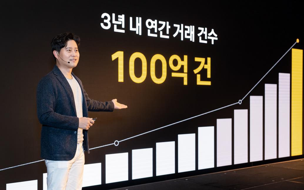 15일 카카오페이와 온라인 커뮤니티 등에 따르면 이날 오후 12시 10분께부터 2시 15분까지 서비스 접속이 원활히 이뤄지지 않았다. 사진은 신원근 카카오페이 대표 /카카오페이