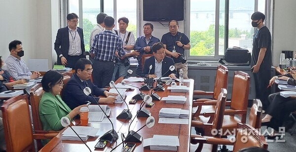 15일 열린 국회 기획재정위원회 경제재정소위원회 회의 /이상무 기자