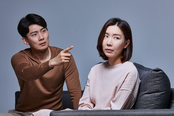 내 느낌이 너로 인해서 생겼다고 상대를 비난하는 말을 우리 사회에서 자주 들을 수 있다. 이 말을 듣는 사람은 대부분 부정적인 느낌을 받을 것이다. /게티이미지뱅크