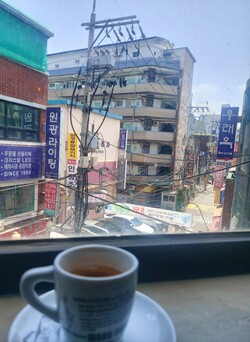 작은 인쇄소와 디자인 회사들이 빽빽하게 모여있는 방산시장 골목으로 점심 산책을 나왔다. /사진=김현주