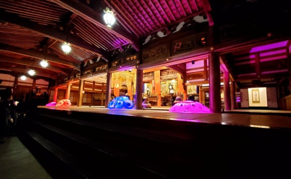 소지지소인의 총본산이다. 2007년에 있었던 지진 때에 큰 피해를 보았고 10여 년의 세월을 거쳐 복구되었다. 절 안 곳곳에 일본의 전통 우산인 '와가사'를 전시하고 있었다. 2022년 11월의 모습 /사진=양은심