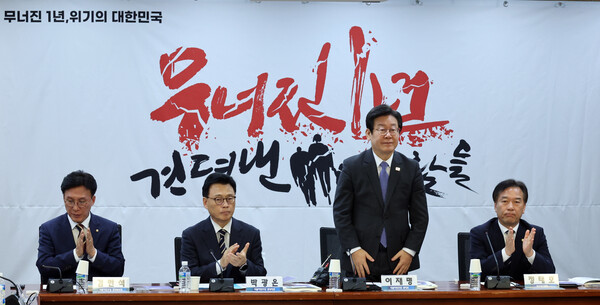 민주당 이재명 대표가 9일 국회에서 열린 윤석열 정부 1년 평가 연속토론회에 참석하고 있다. /연합뉴스