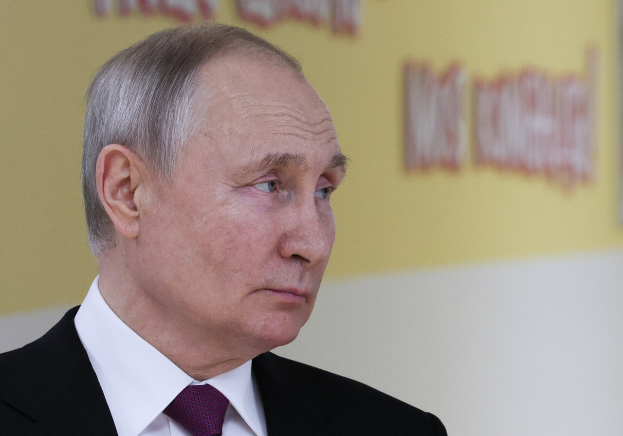 블라디미르 푸틴 러시아 대통령(사진)은 유가가 '경제적으로 정당화되는' 수준에 접근하고 있다고 말했다. 이는 내일 있을 OPEC+ 회의에서도 러시아가 추가 감산 안에 대한 반대표에 가까울 것으로 예측된다. /연합뉴스