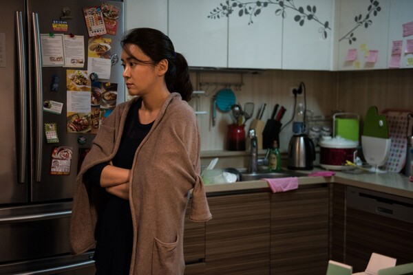 “난 네가 맞아서라도 1등만 하면 좋겠어.” 준호 엄마는 아이의 1등을 통해 자신의 욕망을 실현하려고 합니다. 준호는 엄마의 욕망을 채워 줄 대리인이 됐습니다. 영화 '4등' 스틸 컷 /다음 영화