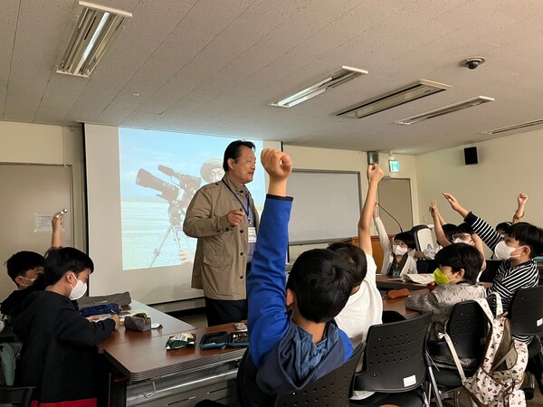 생태학자 최한수 박사는 원래 서울 사람인지라 대학까지 모두 서울에서 마쳤다. 생물학을 전공하여 생태학으로 박사학위를 받은 그는 대한민국에서 생태 해설을 제일 잘한다.  /사진=김성주