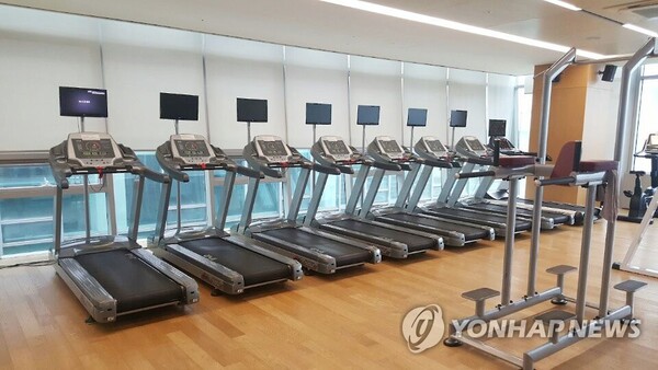 한 헬스클럽의 런닝머신. 사진은 기사 내용과 관련 없음 /연합뉴스